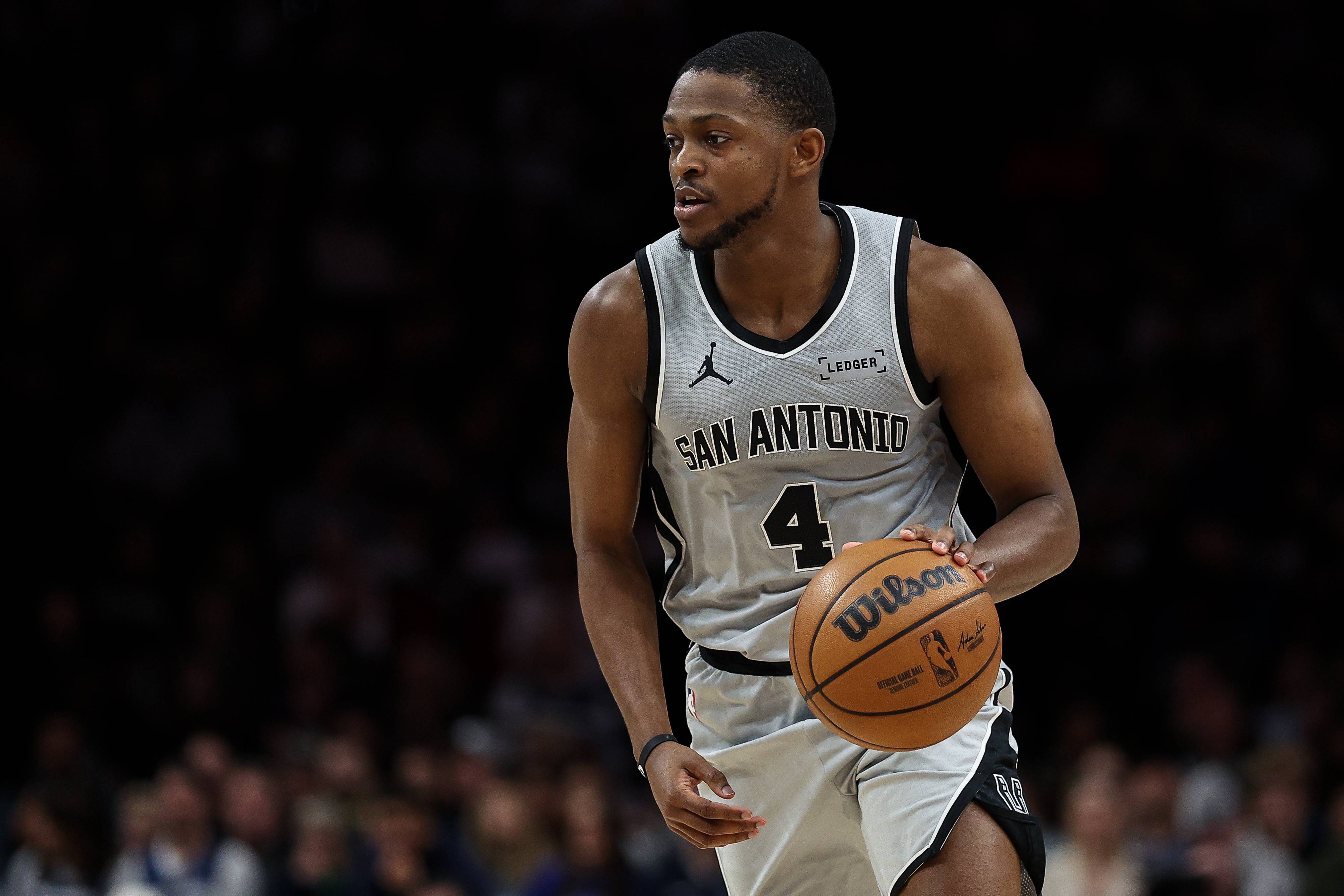 灰熊队全队合力,战胜马刺队,取得近期一次胜利 灰熊队全队合力,战胜马刺队,取得近期一次胜利