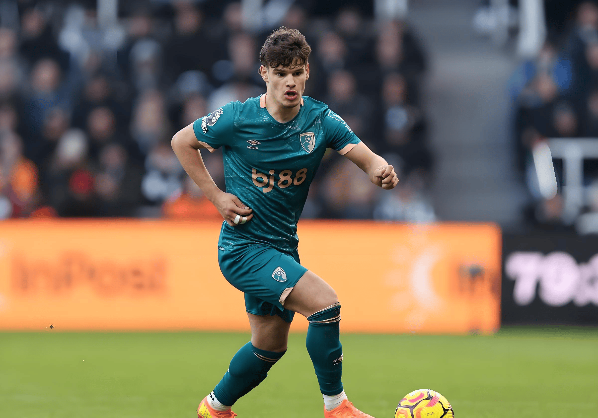 意大利球星加盟英超球队，圈粉无数