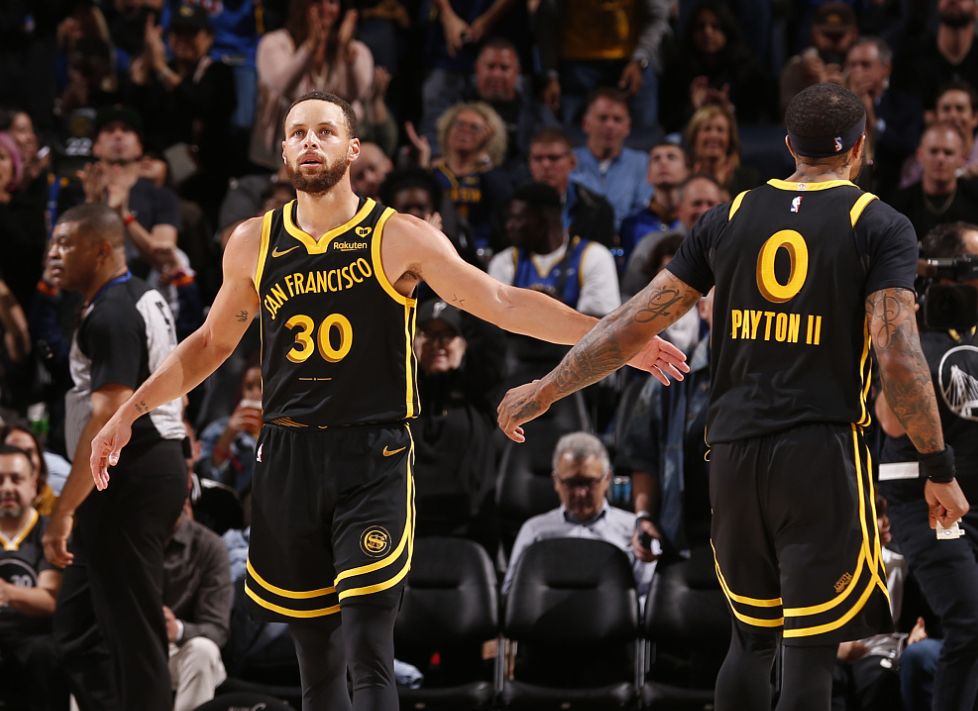 ayx.com-勇士主场迎战火箭，库里状态回升