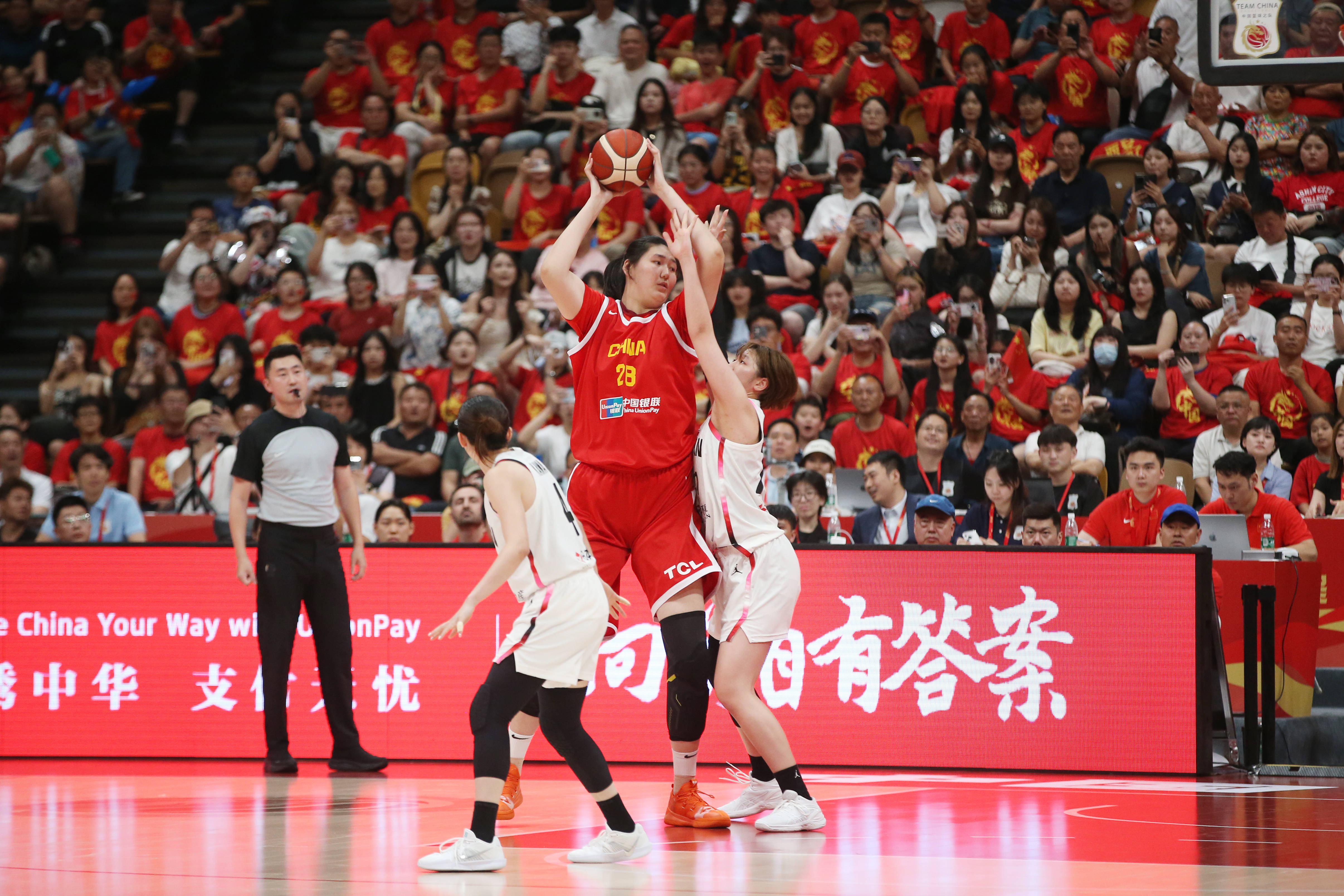 爱游戏-国内篮球比赛举办成功，吸引众多关注(国内篮球比赛举办成功,吸引众多关注的原因)