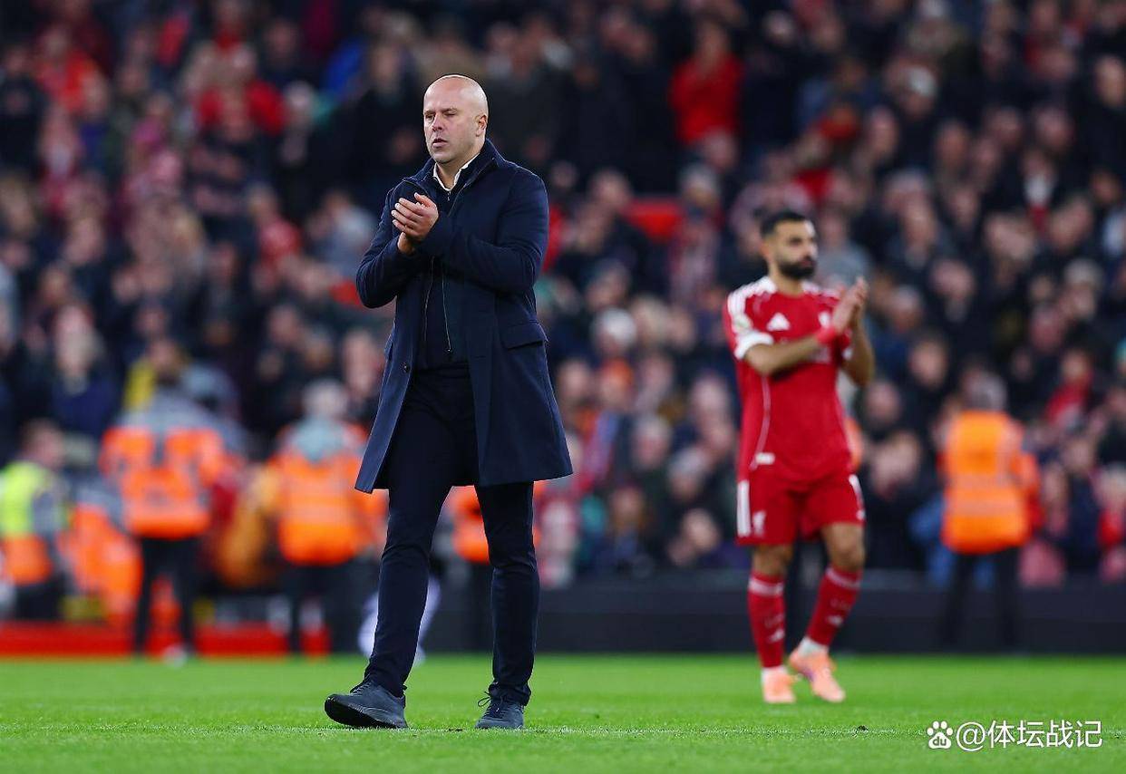 关于阿贾克斯双线奏凯，欧冠积分榜上升的信息